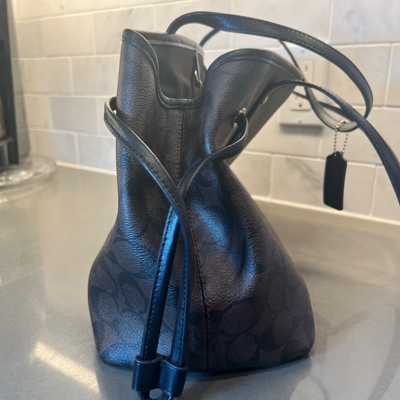 Authentic Coach Women’s PVC Drawstring Carryall Shoulder Bag F57842 - Picture 4 of 8